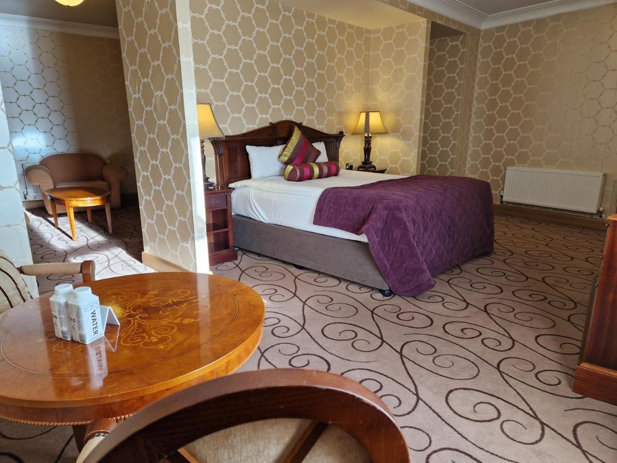 Lawlors Hotel Naas Bagian luar foto