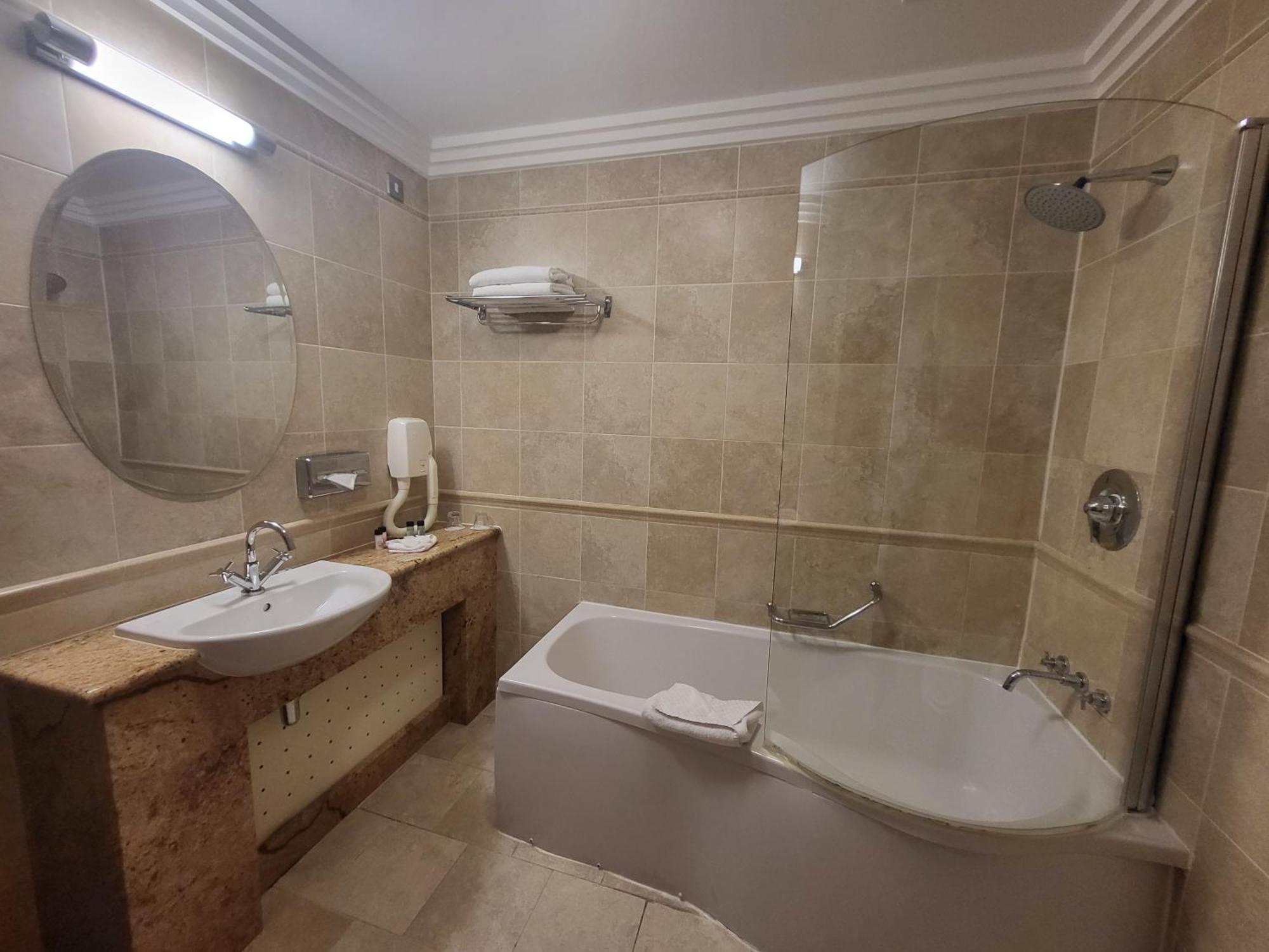 Lawlors Hotel Naas Bagian luar foto